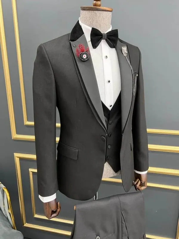 Chic Dark Gray Peaked Lapel Three Pieces Business Suits Tuxedo for Men Slim Fit